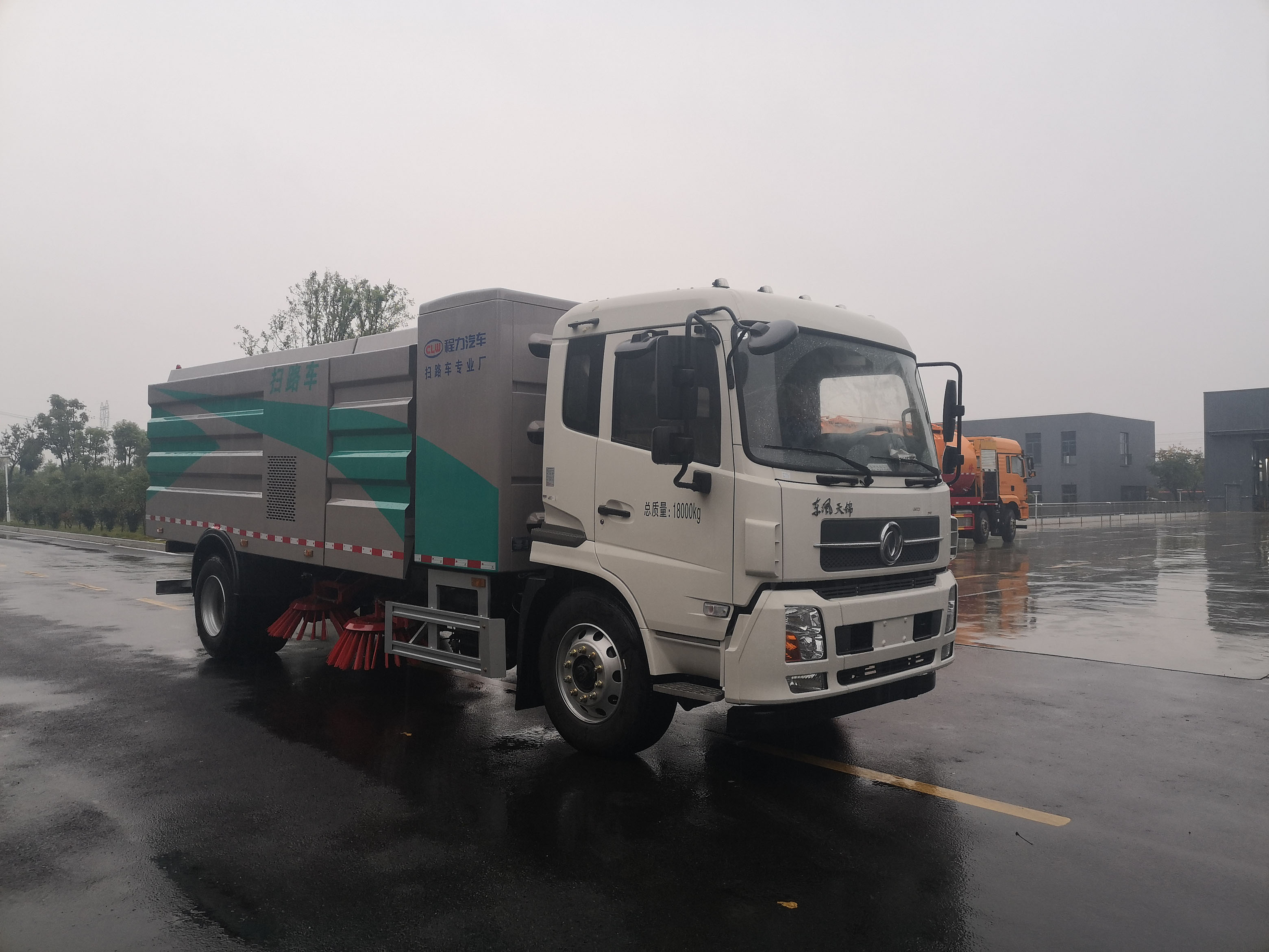 12方東風(fēng)天錦純電動(dòng)高端掃路車(chē)圖片1