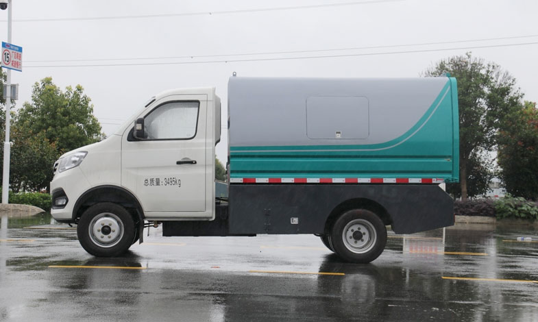 4.6方東途逸純電動(dòng)風(fēng)箱式垃圾運(yùn)輸車圖片3