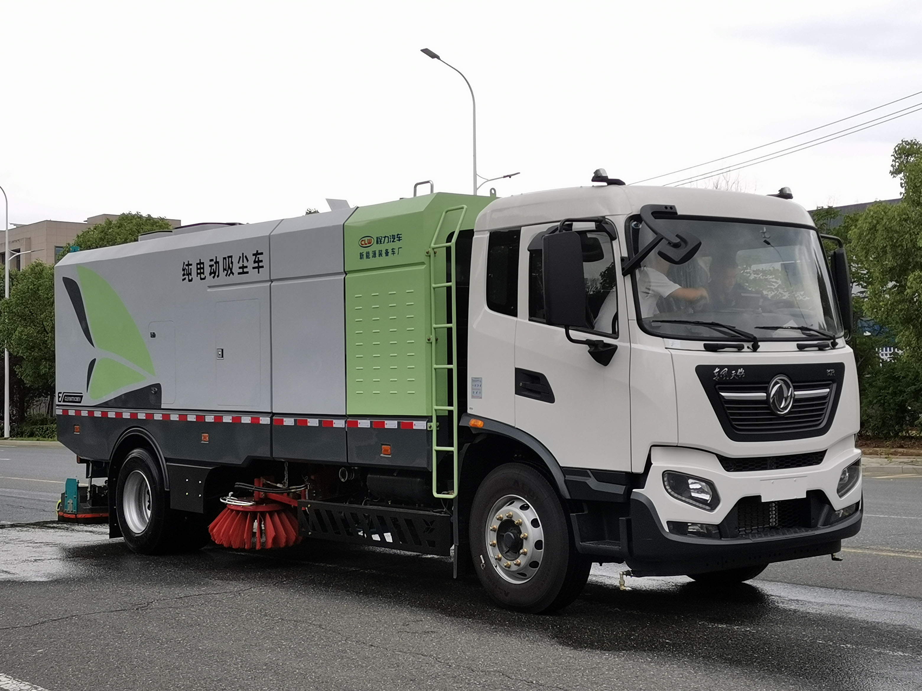 東風天錦11方純電動干濕兩用吸塵車圖片1