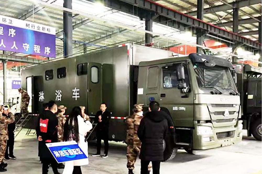重汽豪沃單批次6人淋浴車(chē)圖片3